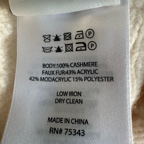 100% Cashmere Cozy Knit Beanie with Faux Fur Pom - Picture 4 of 4